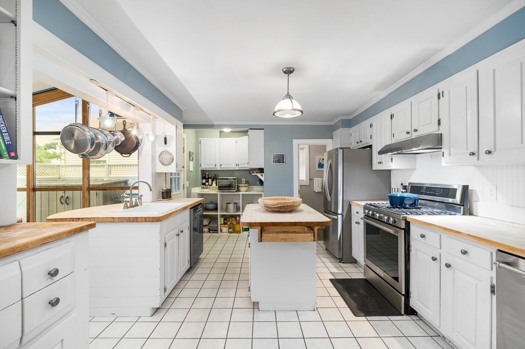 17 Hartz St, Gloucester, MA Photo #10