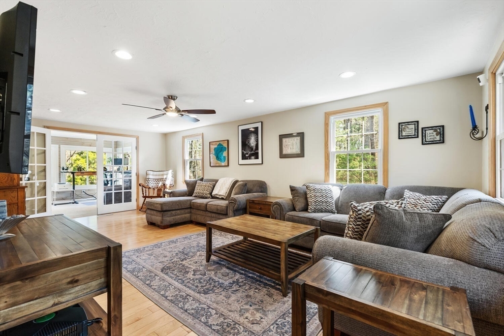 22 Cider Mill Ln