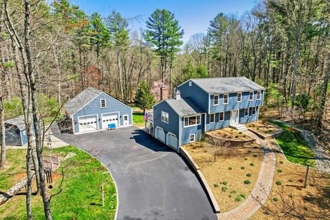 22 Cider Mill Ln Upton MA 01568