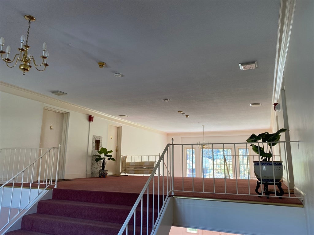 237 North Main Street 10