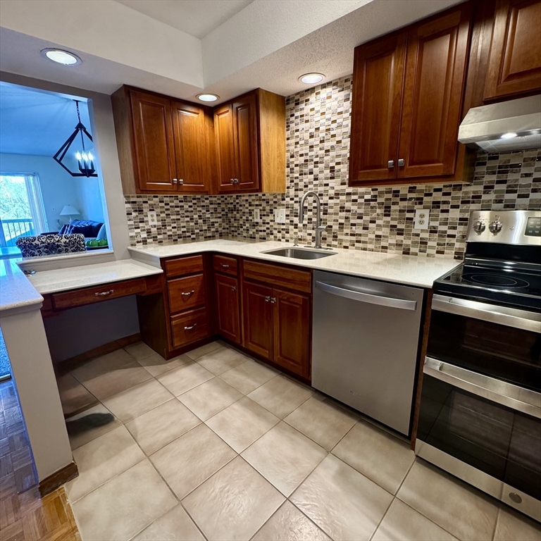 915 Hathaway Road 105