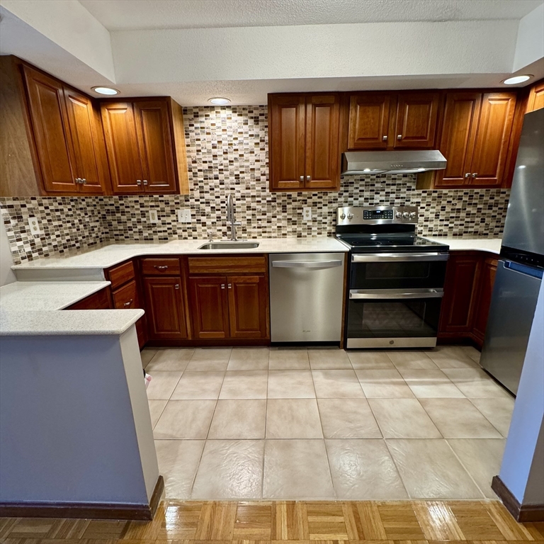 915 Hathaway Road 105