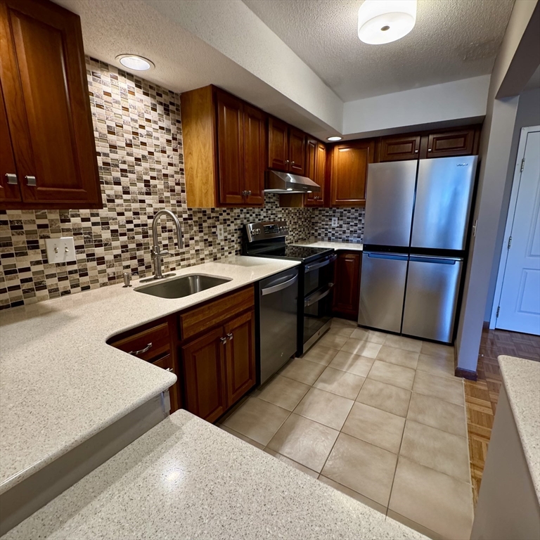 915 Hathaway Road 105