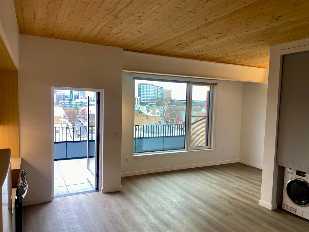 154 Broadway 502