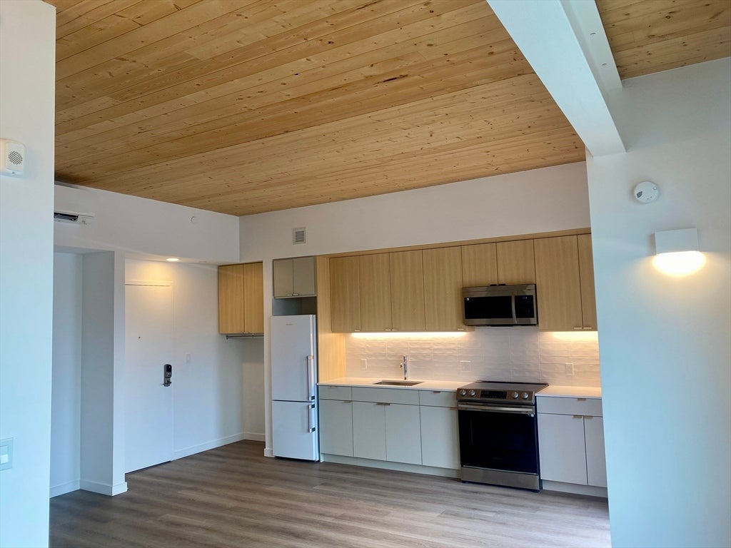 154 Broadway 502