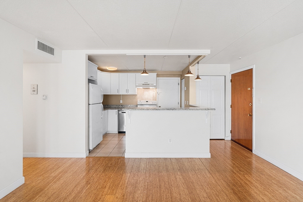53 Melrose St 6F