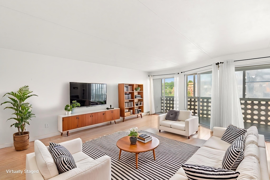 53 Melrose St 6F