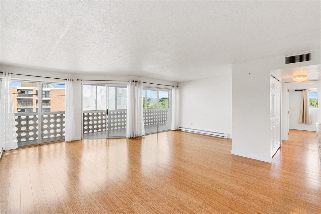 53 Melrose St 6F