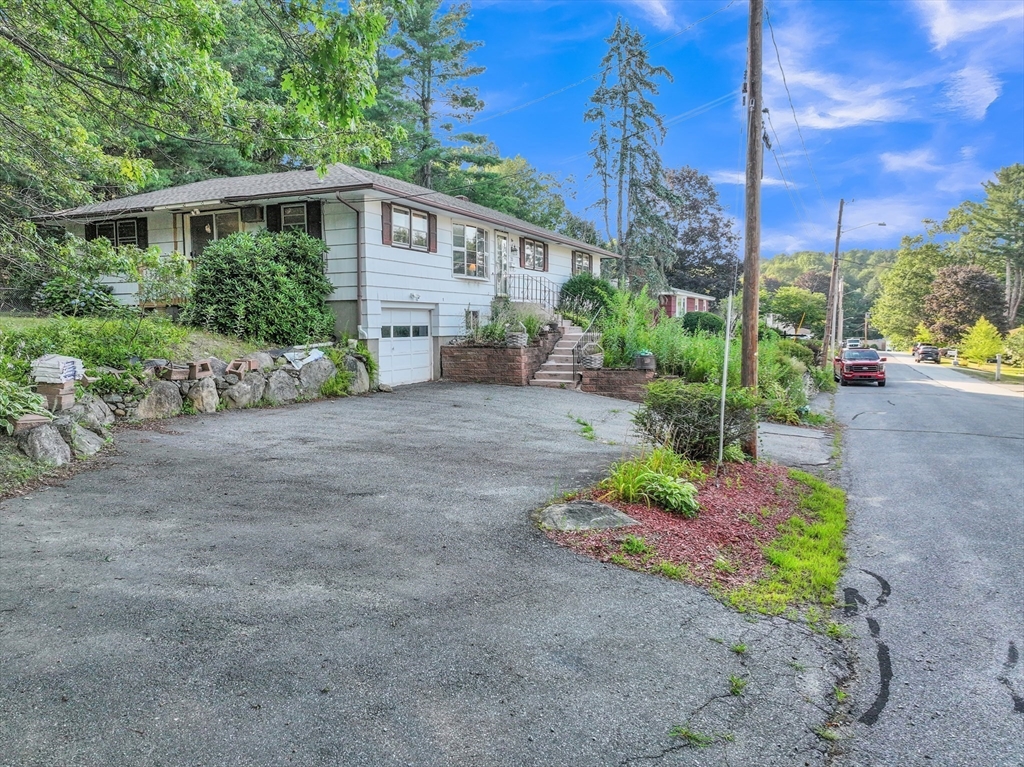 20 Hawthorne Dr