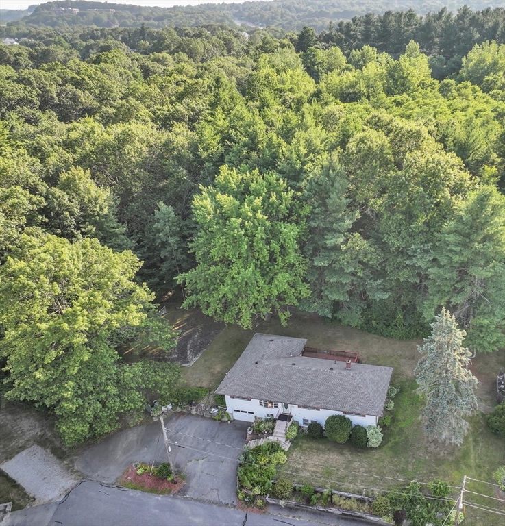 20 Hawthorne Dr