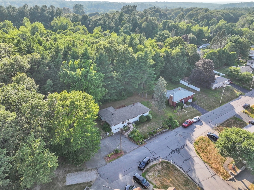 20 Hawthorne Dr