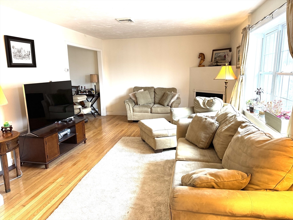6 Jenpaul Way B