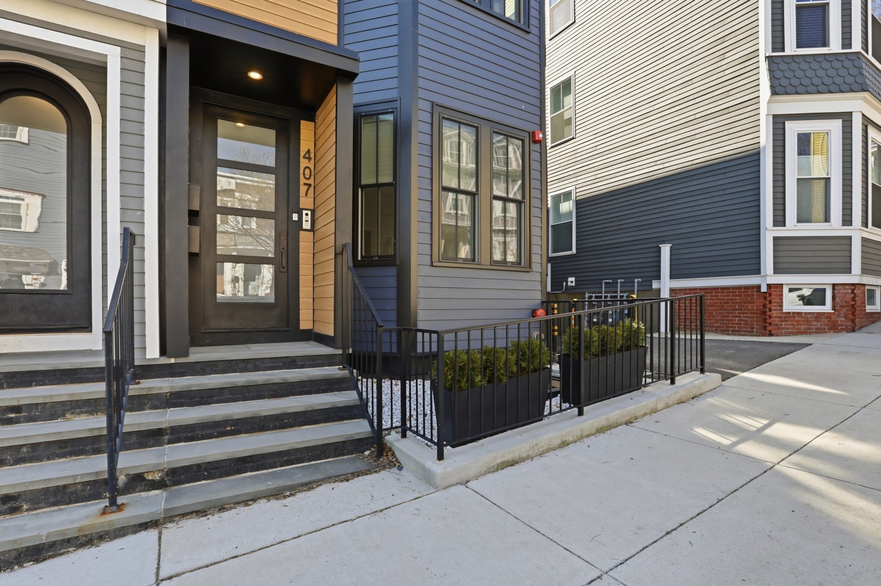 407 E 7th St 2, Boston MA 02127