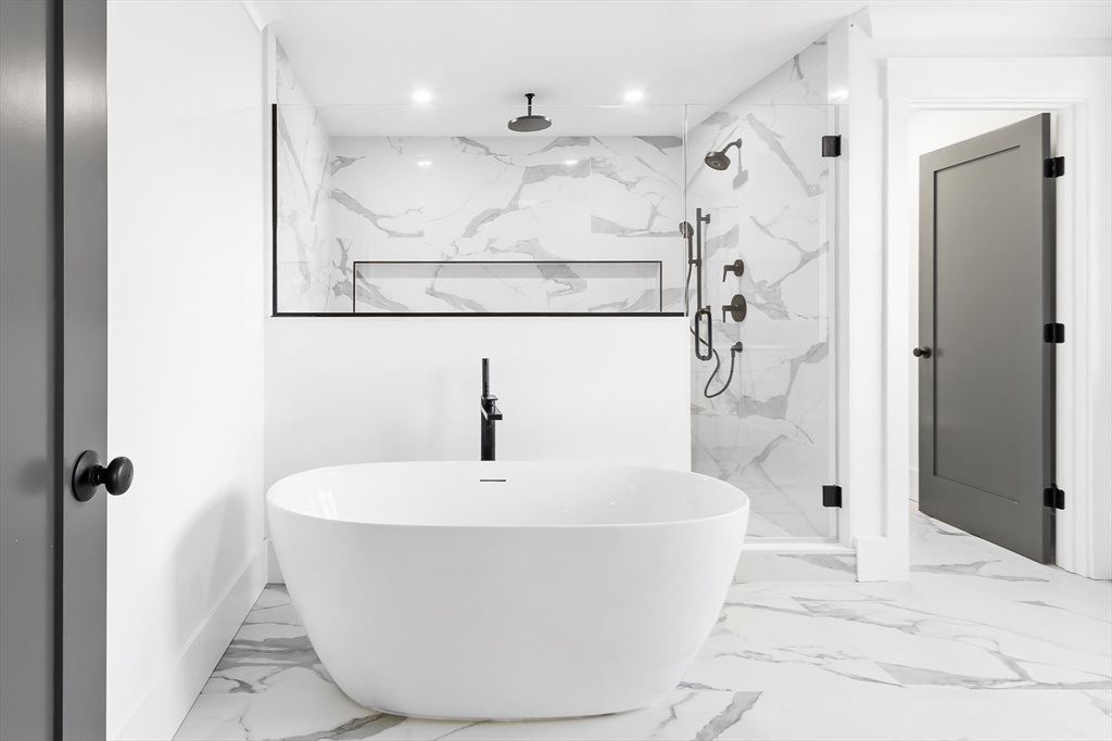 Natick, Massachusetts 01760, United States, 5 Bedrooms Bedrooms, ,5 BathroomsBathrooms,Residential,Contingent,154753