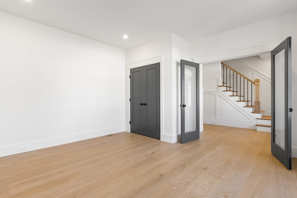 Natick, Massachusetts 01760, United States, 5 Bedrooms Bedrooms, ,5 BathroomsBathrooms,Residential,Contingent,154753