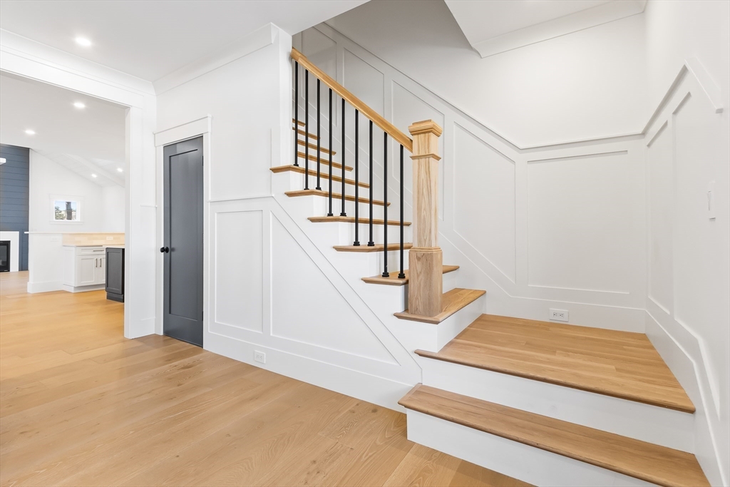 Natick, Massachusetts 01760, United States, 5 Bedrooms Bedrooms, ,5 BathroomsBathrooms,Residential,Contingent,154753