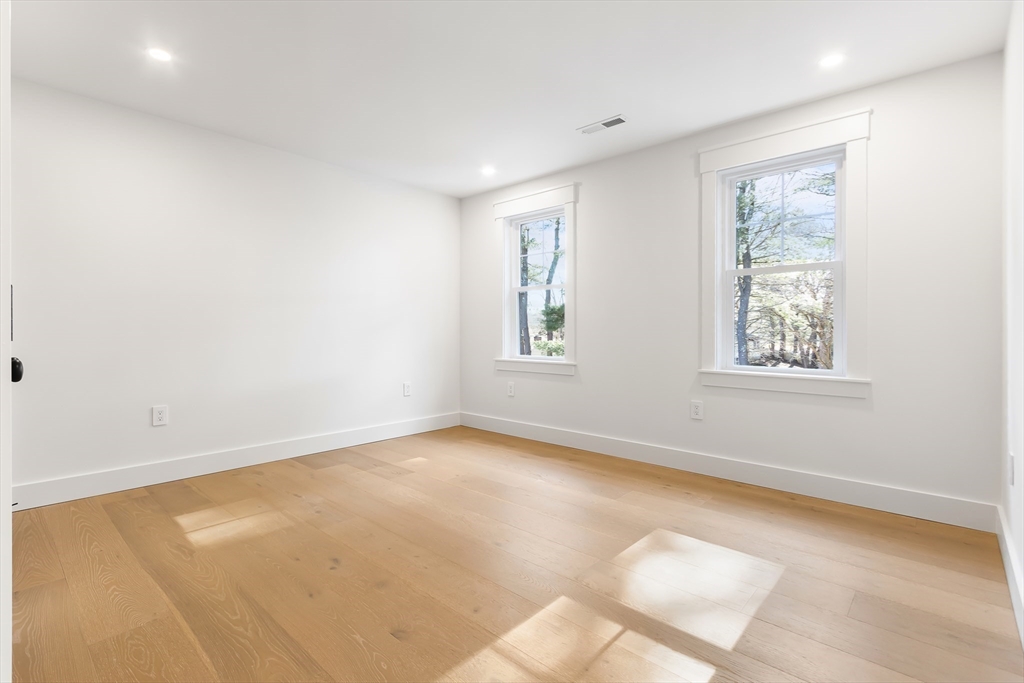 Natick, Massachusetts 01760, United States, 5 Bedrooms Bedrooms, ,5 BathroomsBathrooms,Residential,Contingent,154753