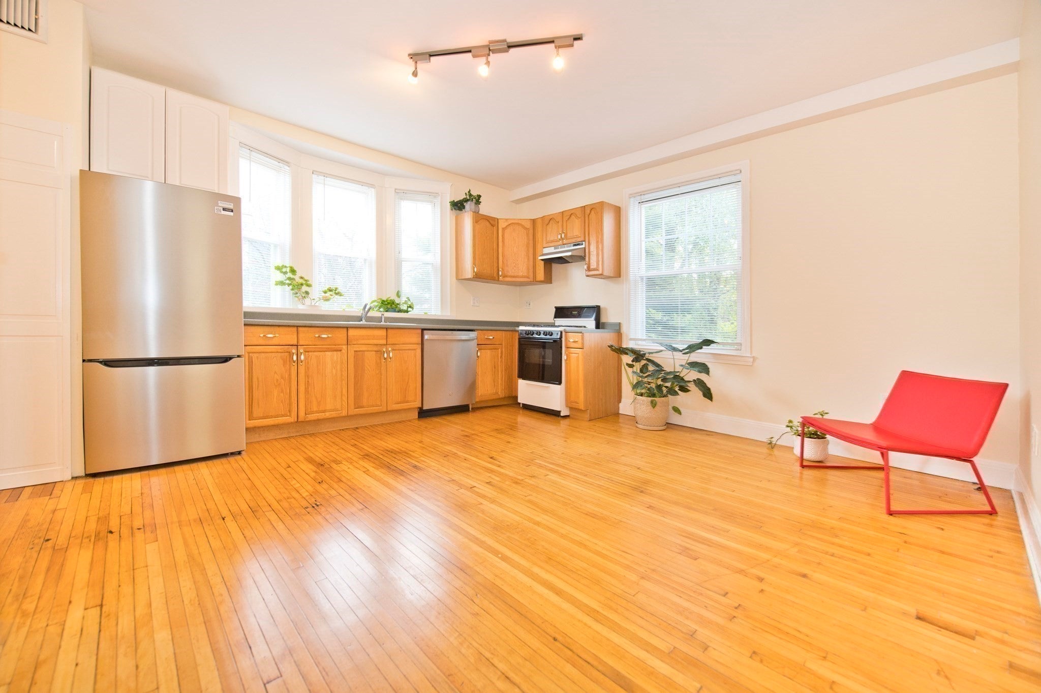 Click for 7 Morrill St #1F, Boston, MA slideshow