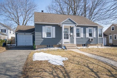 75 Gillette Cir Springfield MA 01118