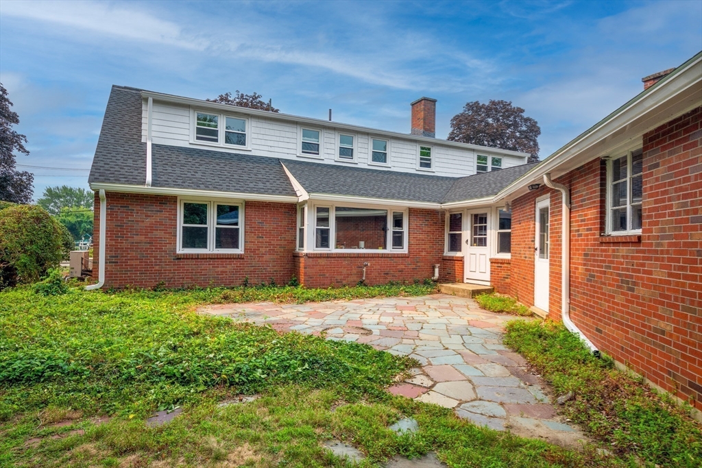 2 Winn St