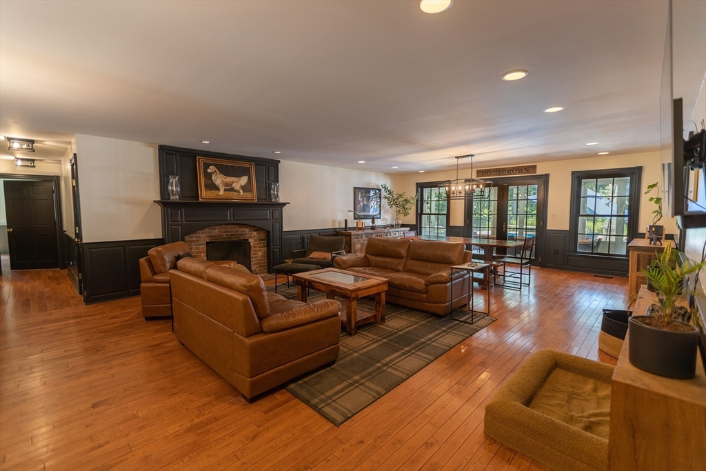 1163 Petersham Rd