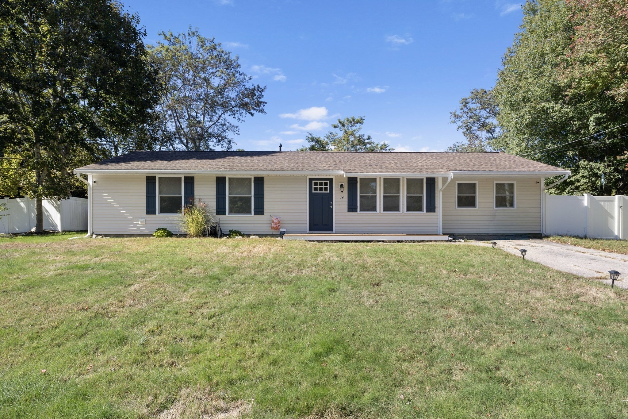 14 Dennis Ln, Wareham, MA Photo #2