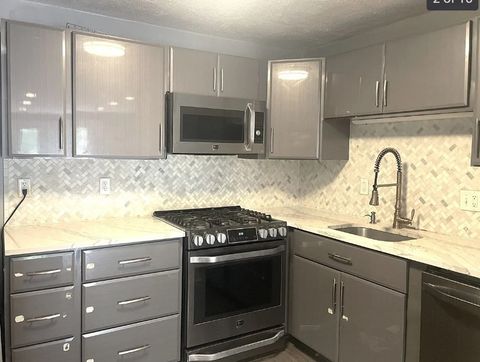 Photo of 5 Karen Cir #17, Billerica, MA 01821 (MLS # 73439566)