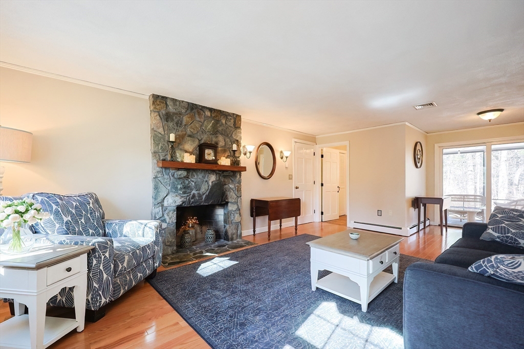 25 Miscoe Brook Dr