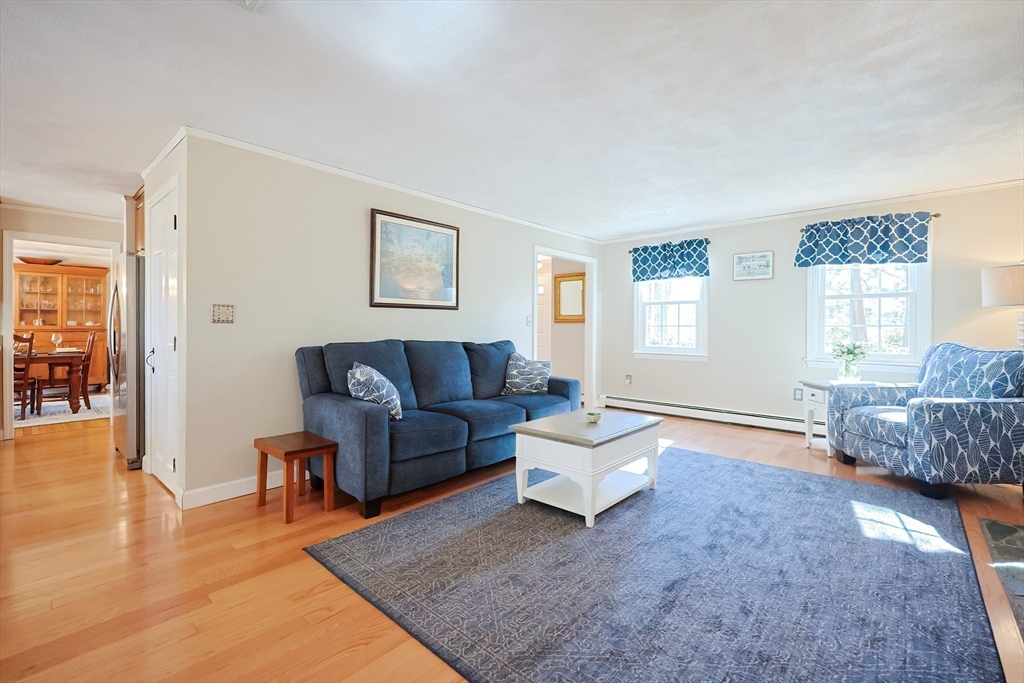 25 Miscoe Brook Dr