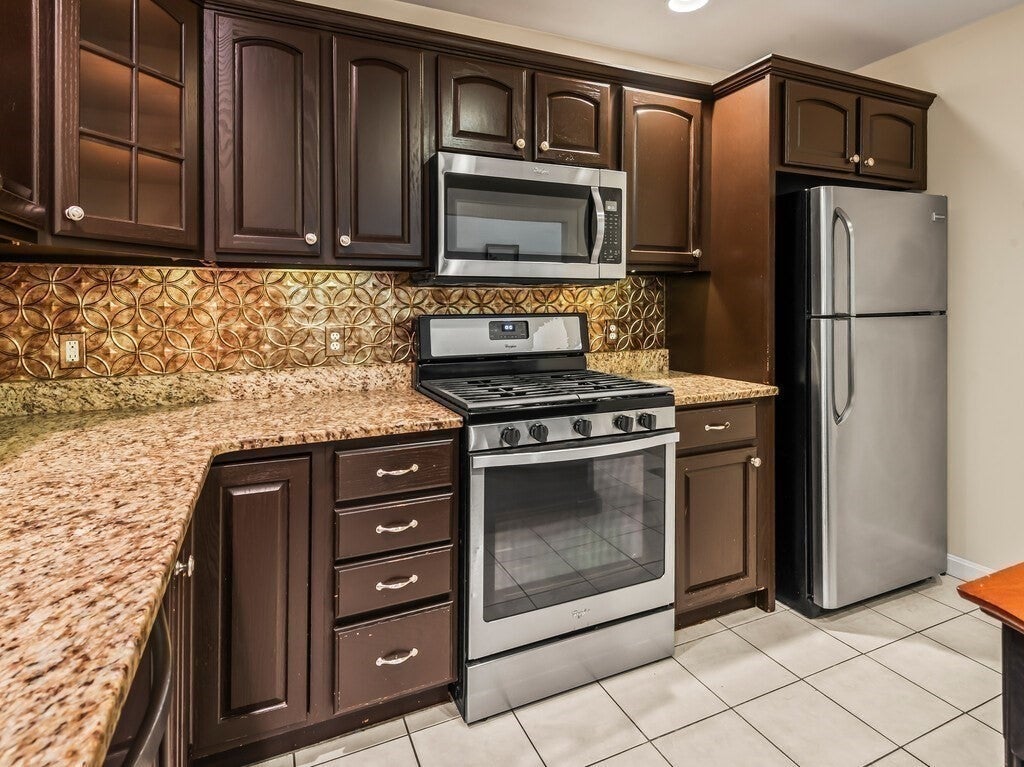 92 Colonial Dr #92, Sturbridge, MA, 92 Colonial Dr #92, Sturbridge, MA Photo #9
