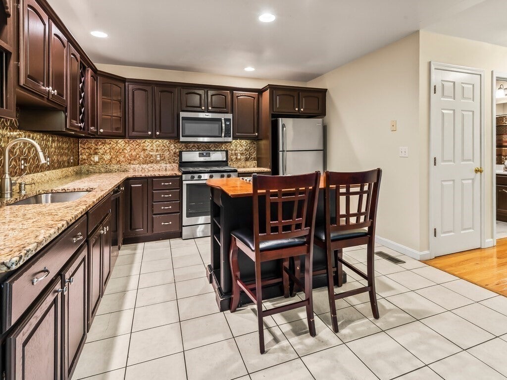 92 Colonial Dr #92, Sturbridge, MA, 92 Colonial Dr #92, Sturbridge, MA Photo #6