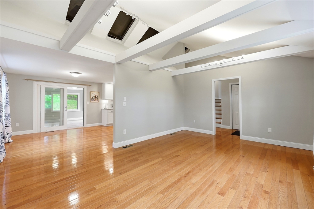 1185 Bay Road