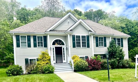 7 Fairway Dr Amesbury MA 01913