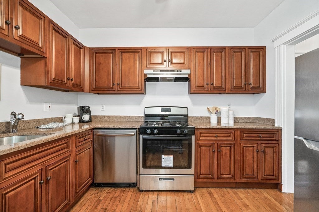 8 Kinross Rd 4, Boston MA 02135