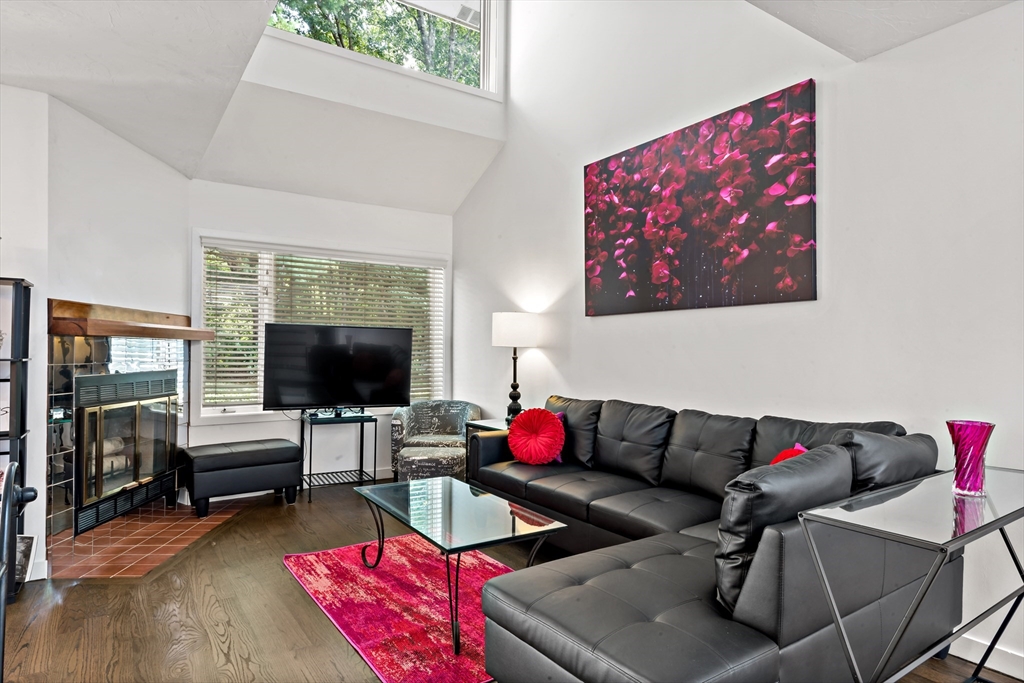 305 Centre Lane 305