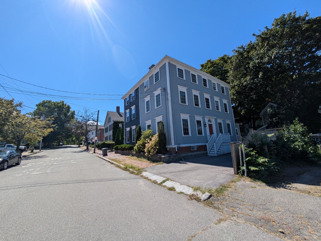 2 Court St 4