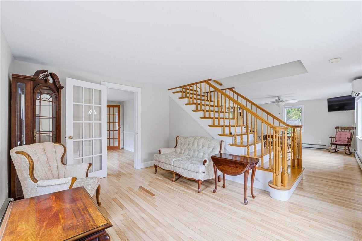 6 Ledgeville Ave