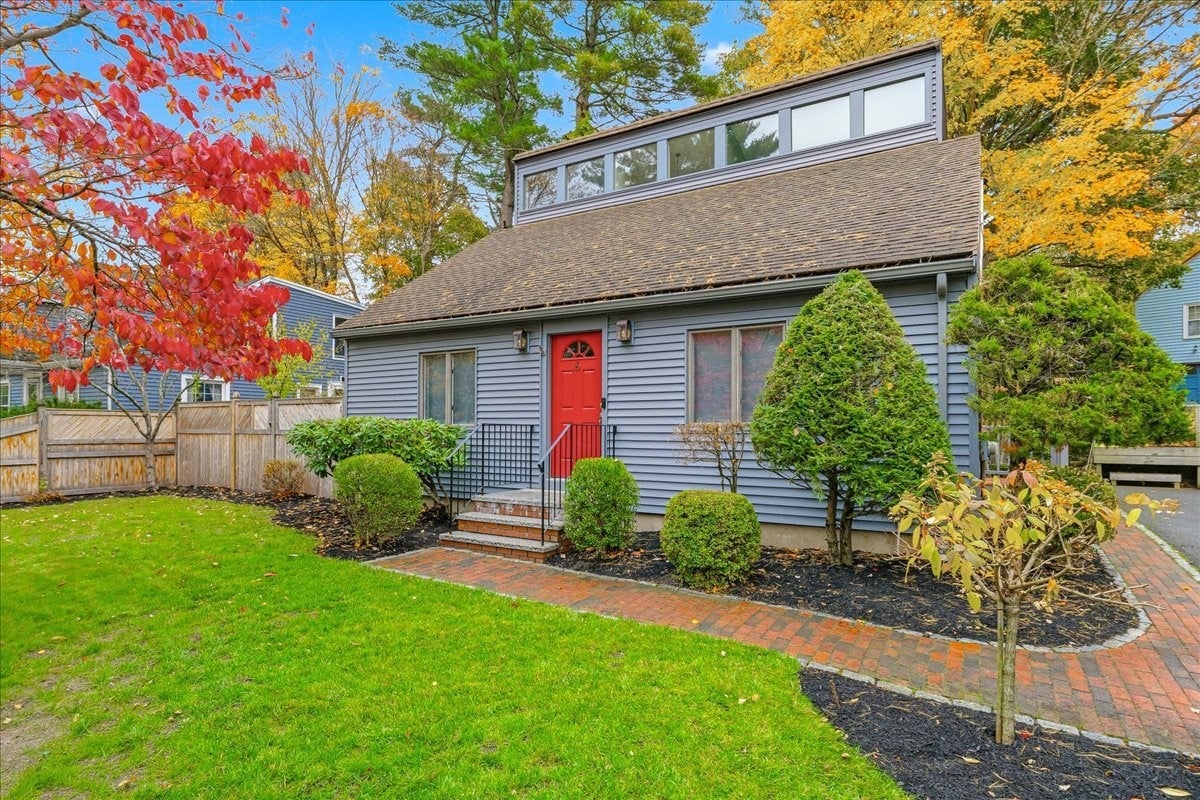 Photo of 6 Ledgeville Ave, Foxboro, MA