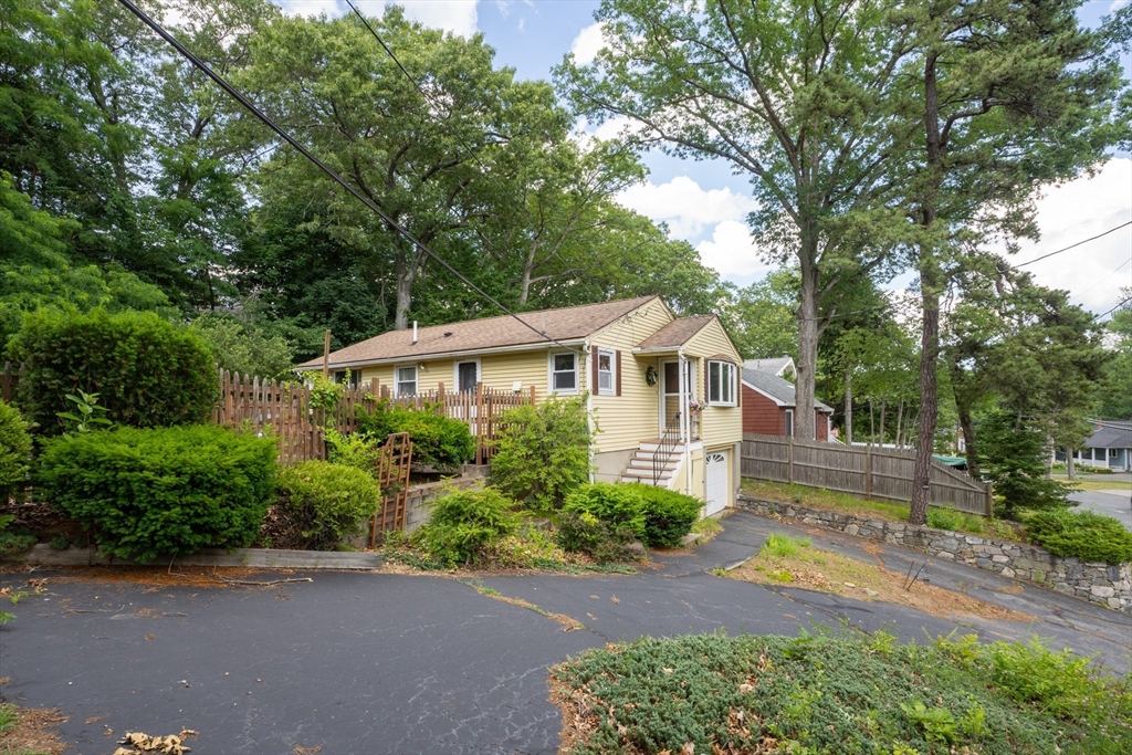 164 Lakeshore Dr