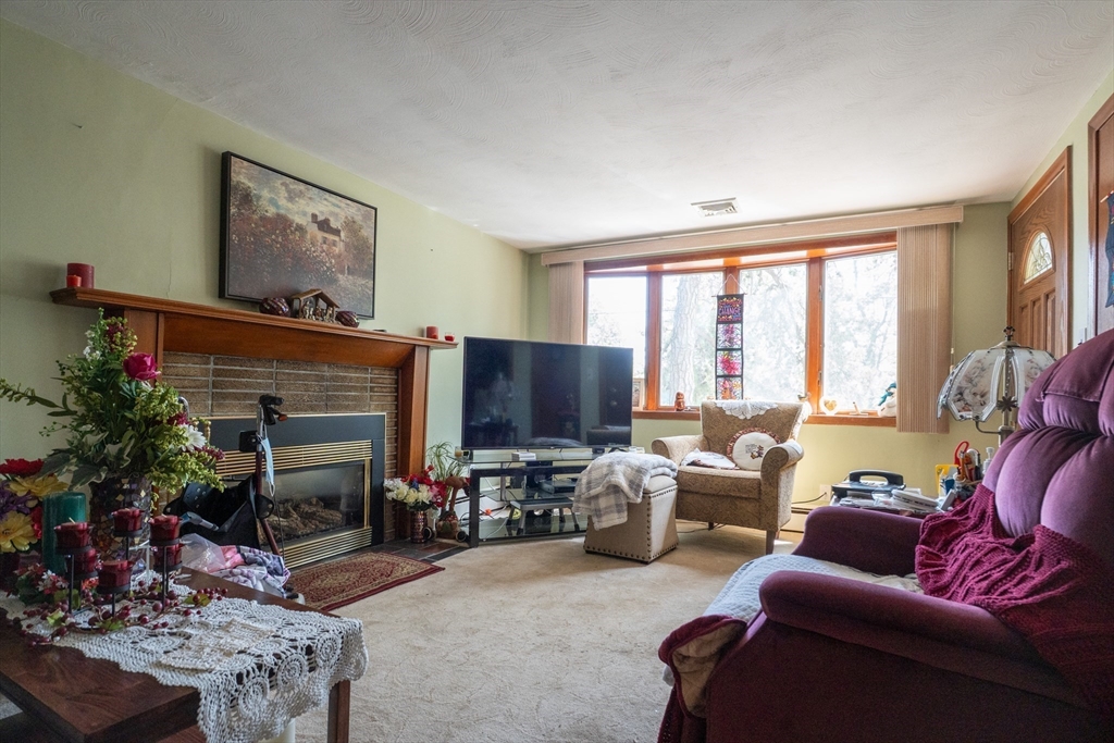 164 Lakeshore Dr
