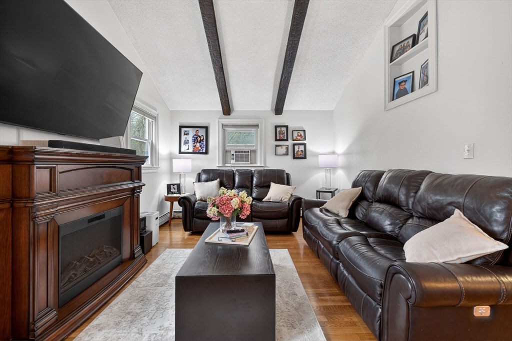 54 Oakwood Ave