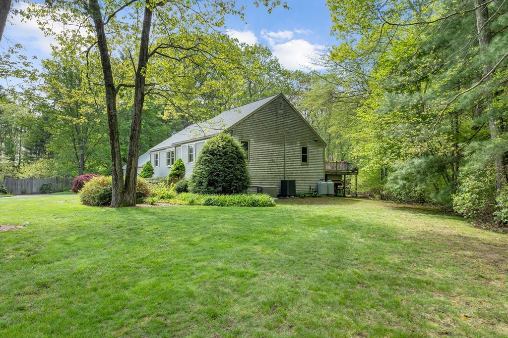 90 Maura Dr