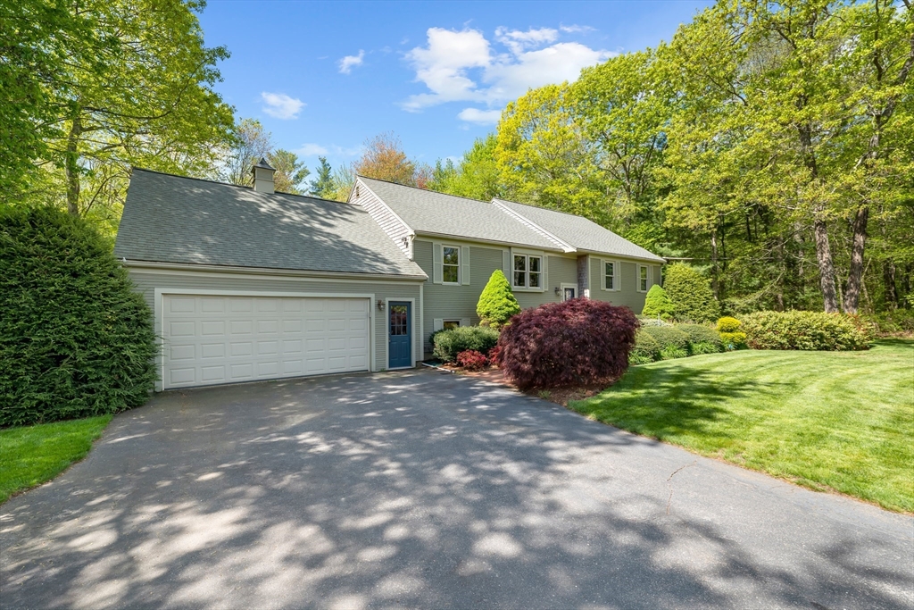 90 Maura Dr