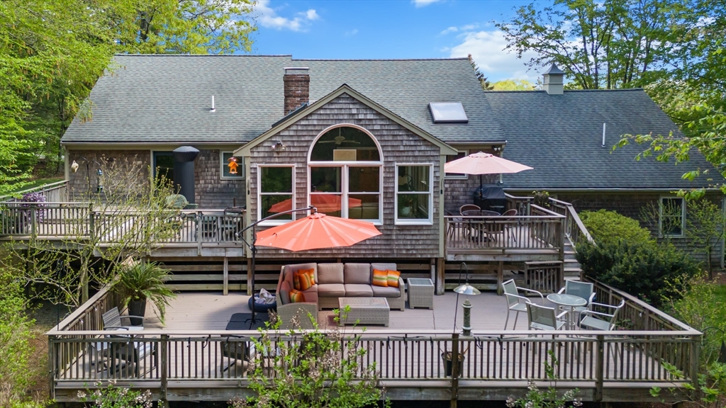 90 Maura Dr