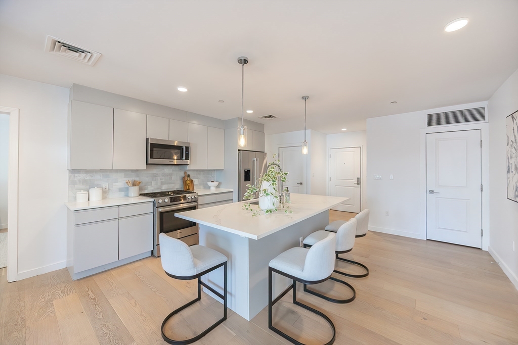 16 Boardman St 105