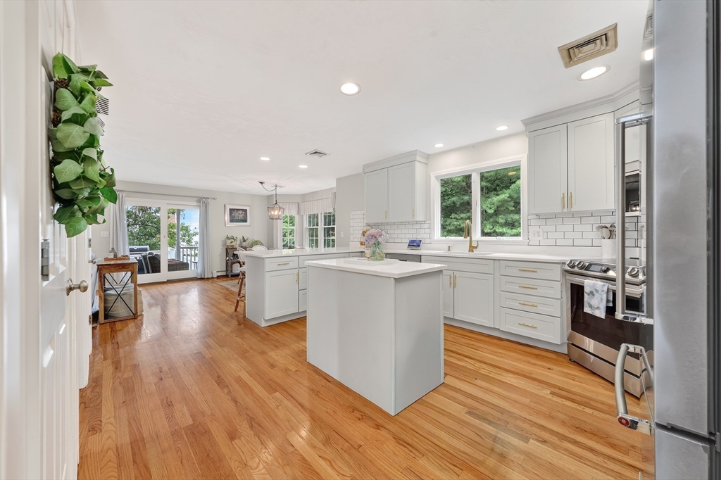 30 Leonard Ln