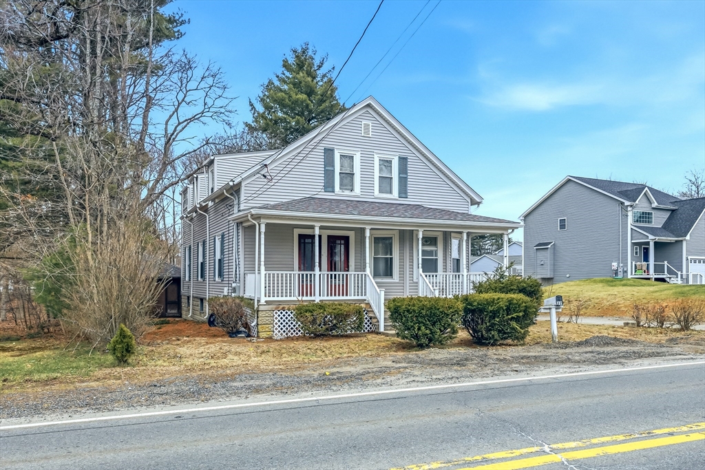 32 Fall River Ave 1