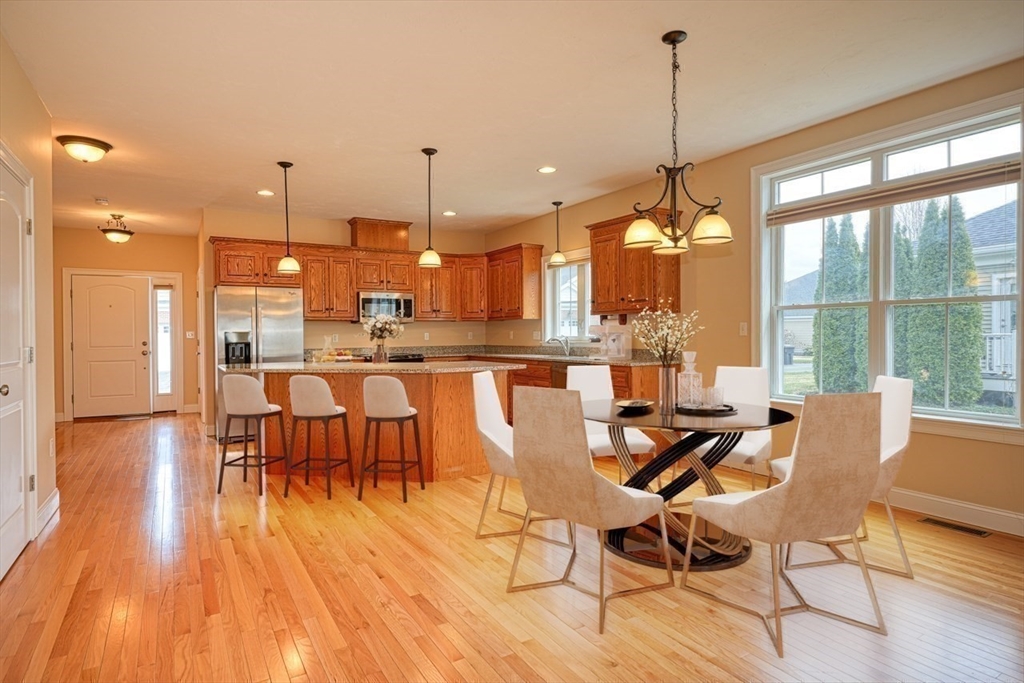 Norfolk, Massachusetts 02056, United States, 2 Bedrooms Bedrooms, ,2 BathroomsBathrooms,Residential,Pending,107049