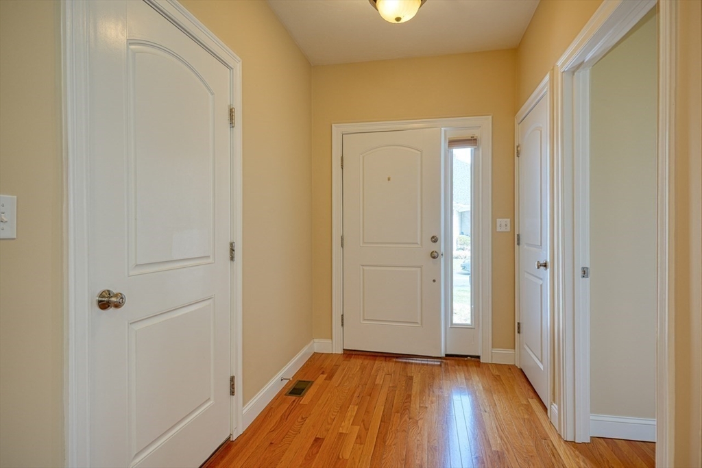 Norfolk, Massachusetts 02056, United States, 2 Bedrooms Bedrooms, ,2 BathroomsBathrooms,Residential,Pending,107049