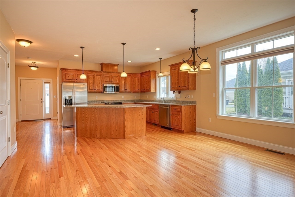 Norfolk, Massachusetts 02056, United States, 2 Bedrooms Bedrooms, ,2 BathroomsBathrooms,Residential,Pending,107049